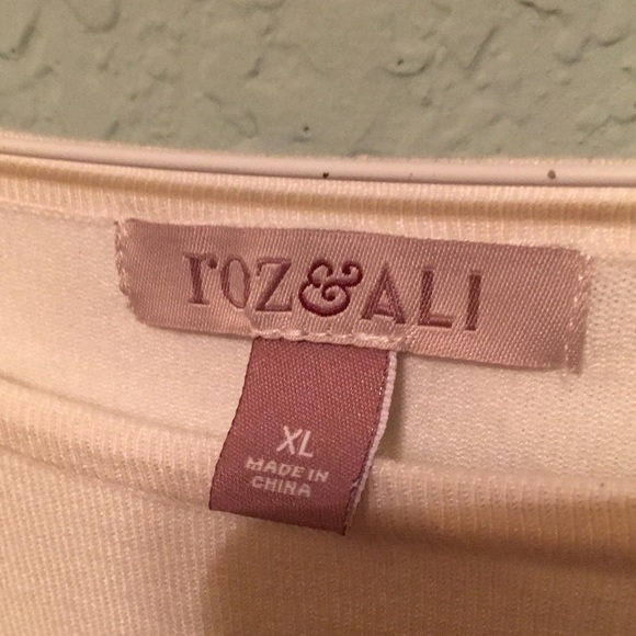 Roz & Ali lightweight cream top - Picture 2 of 4